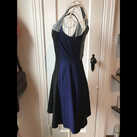 Express Color Block Dress - Picture 2 of 3